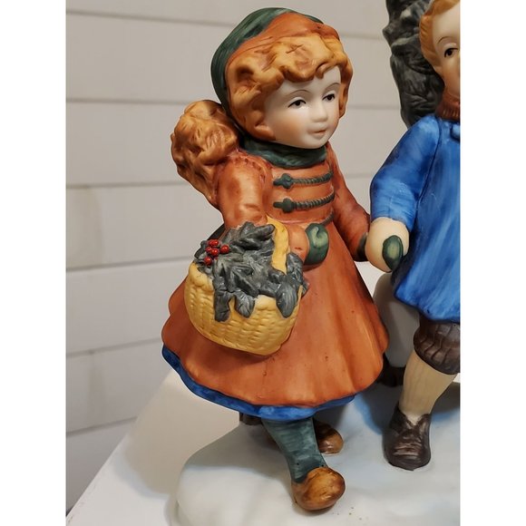 Vintage Avon Christmas Memories 1981 Porcelain Figurine - Picture 2 of 16